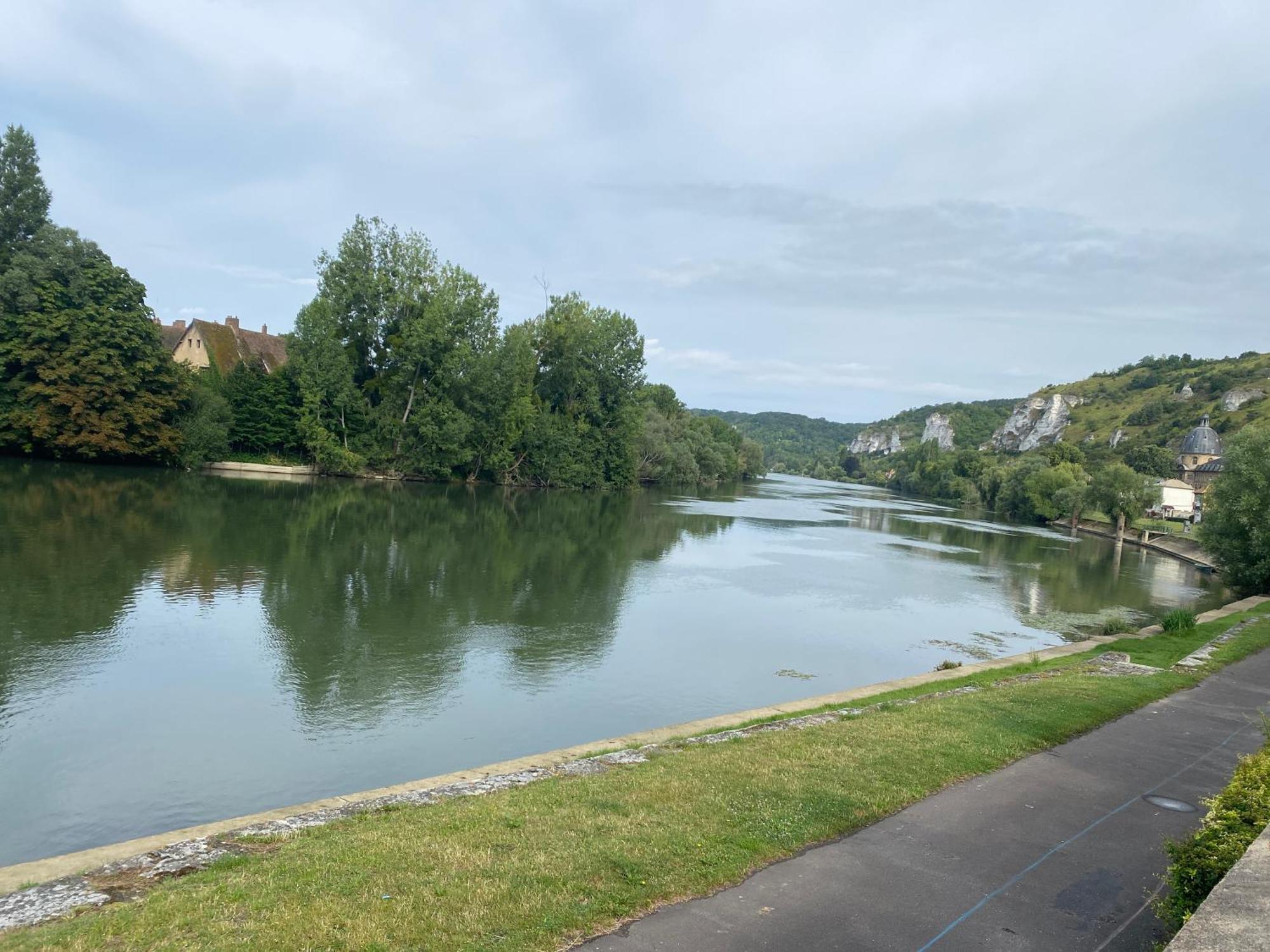 Apartament Romeo Les Andelys Zewnętrze zdjęcie